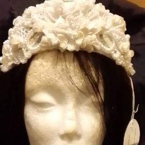 Elegant bridal headband